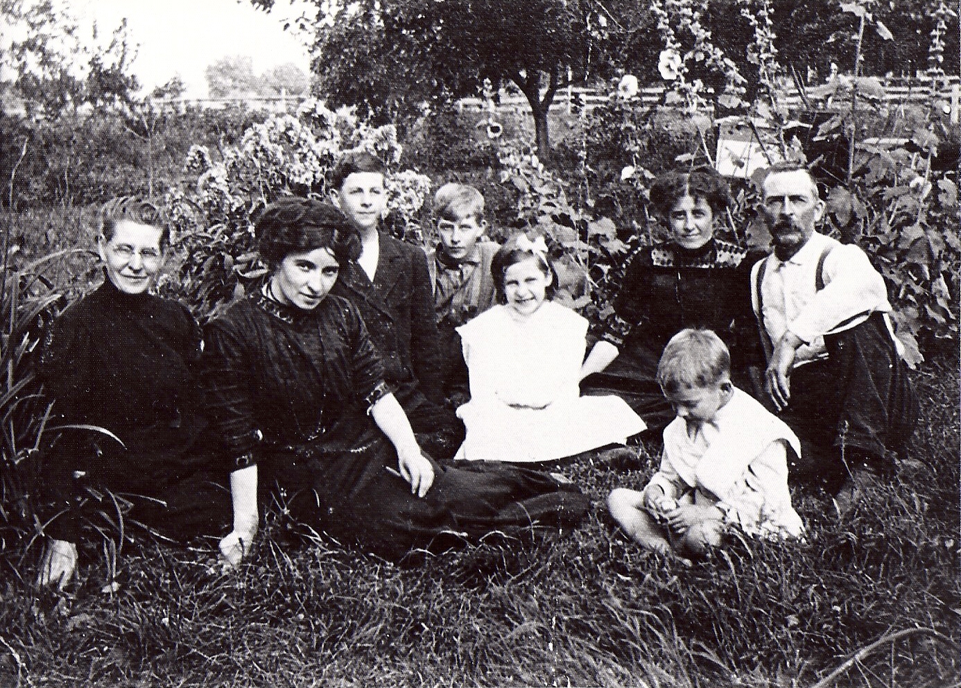 Owens Family members c.1908.
(L-R): Harriet McAdam Owens, unknown woman, John Mervyn, Andrew M.J., Thelma, Harriet Owens (sister of W.E. Owens), William Edward Owens, unknown child.